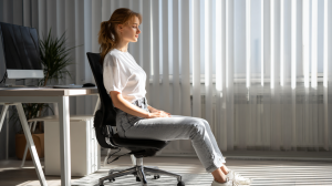 prawidłowa pozycja przy komputerze